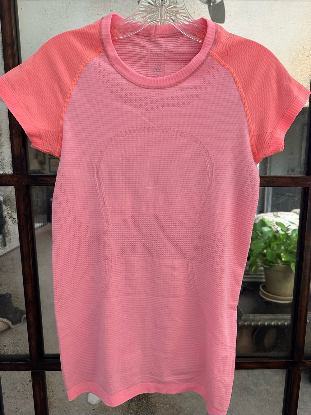 Lululemon Swifty Tech short sleeve shirt 
Size 6